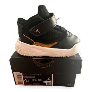 Nike Jordan Max Aura 4 University Black And Gold TD Size 4c -New in Box